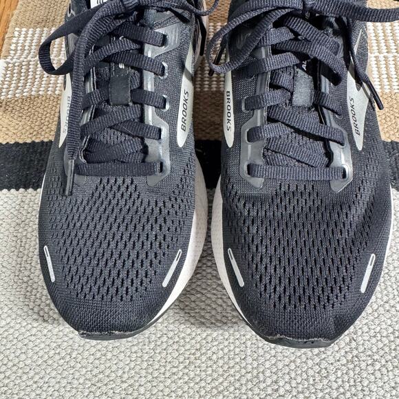 Brooks Adrenaline GTS 22 Running Sneaker Women 8.5 Black White Athleisure Walk - Picture 2 of 15